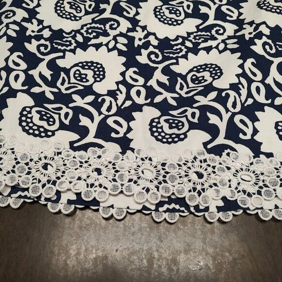New Talbots Navy Blue Flowered Skirt Size Women's 4 - Picture 2 of 2